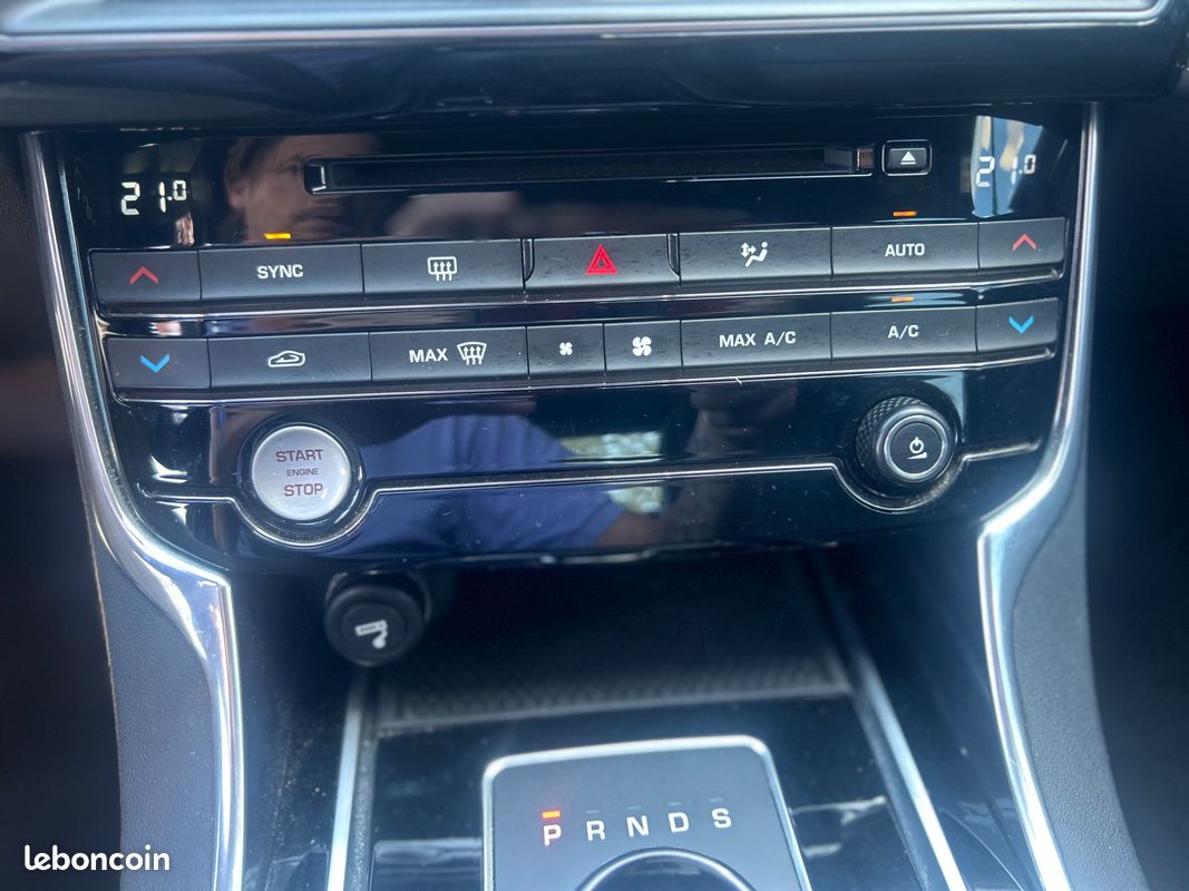 JAGUAR XE XE 2.0 L 180 AWD R-SPORt (image 13)