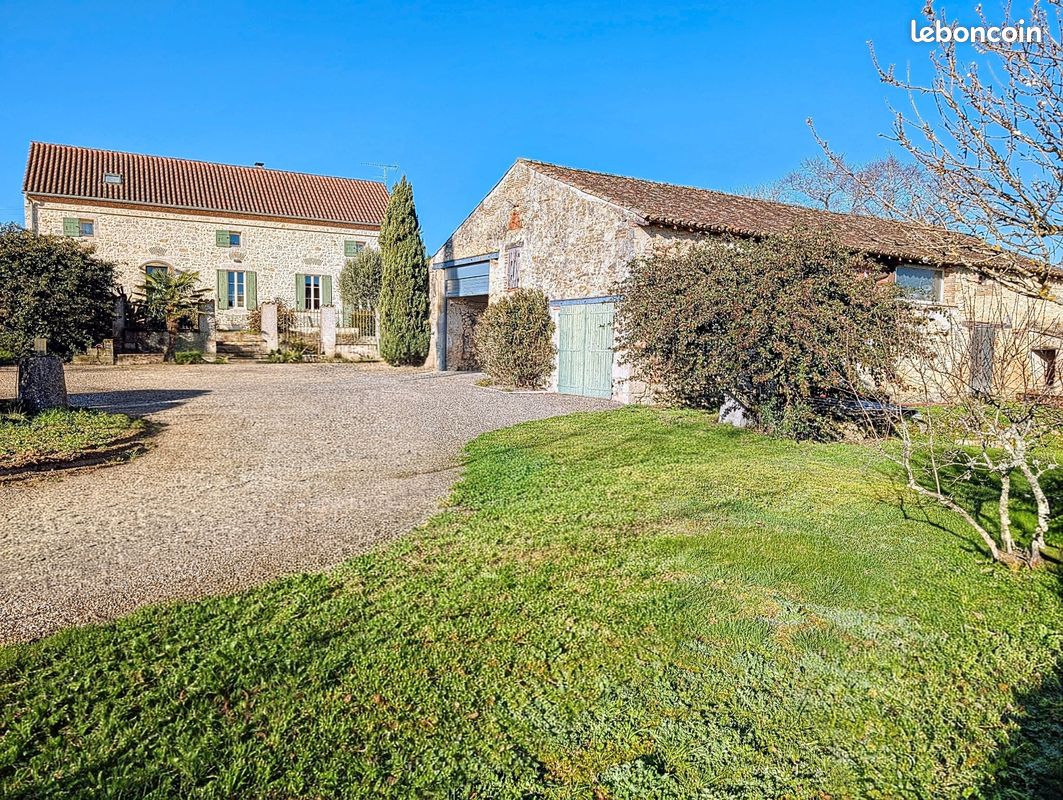 Maison 7 pièces 224 m² · à Aubiac · 224 m² · 390 000 €
