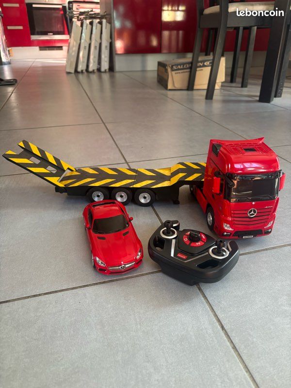Camion RC 1:18 Avec Remorque Plateau – 9 Canaux, Métal, Son Et Lumières – Cadeau Noël Adulte