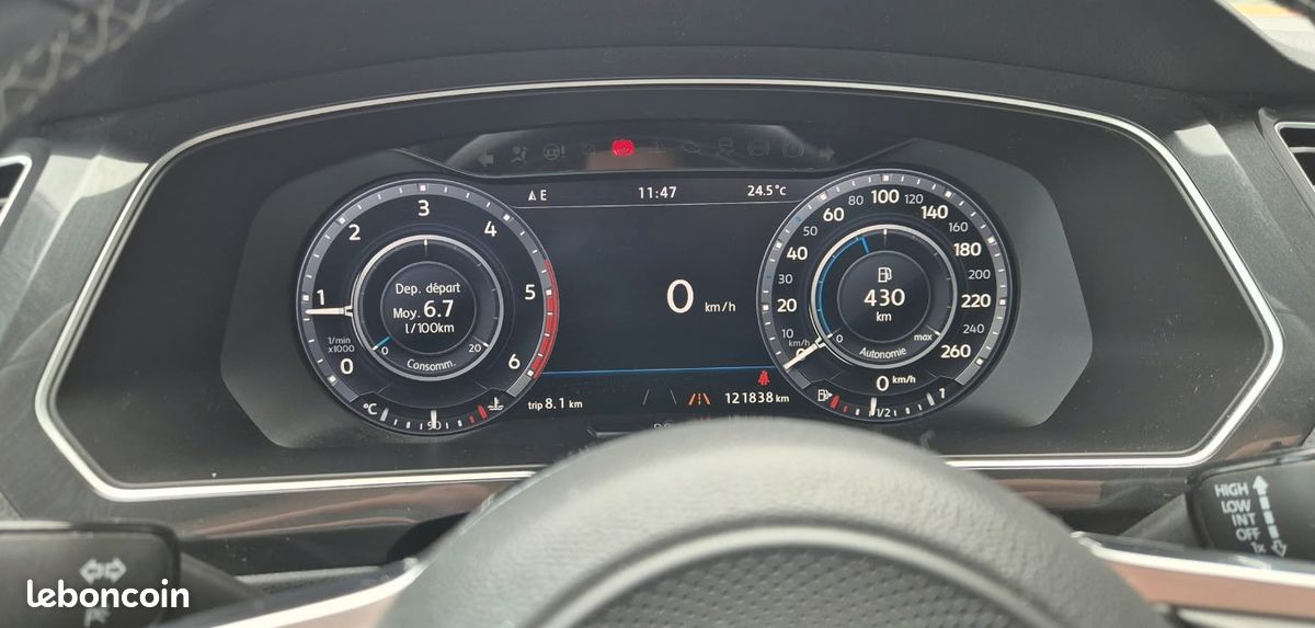 VOLKSWAGEN TIGUAN 2.0 TDI 150 CARAT - R-Line int/ext - Attelage électrique (image 11)