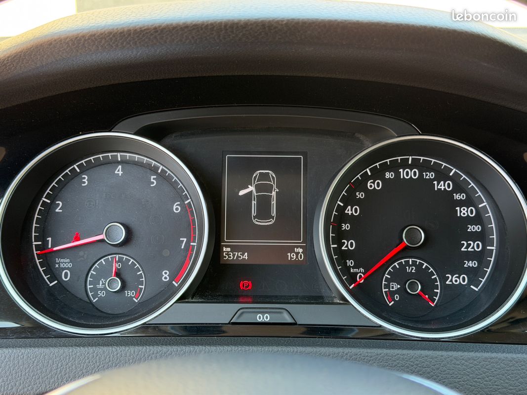VOLKSWAGEN Golf 1.2 110ch Allstar - CarPlay - Suivi complet - Faible kilométrage (image 10)
