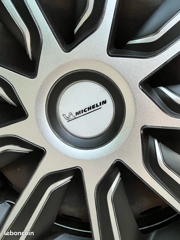 4 enjoliveurs Michelin (image 2)