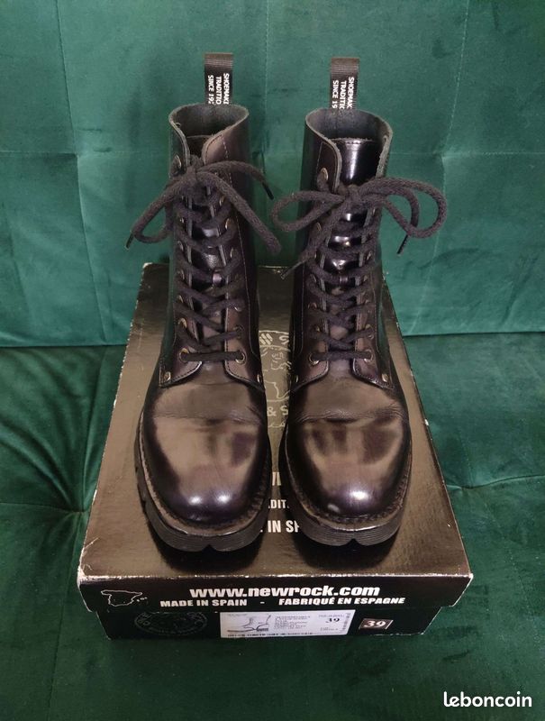 Bottes New Rock T39 noir vernis, pièce métal semelle Chaussures