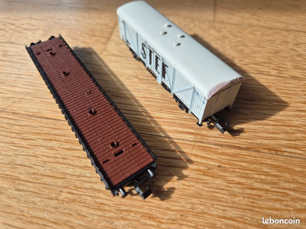 Lot De 2 Locomotives + 17 Wagons – Échelle N – Roco – Occasion En Boîte