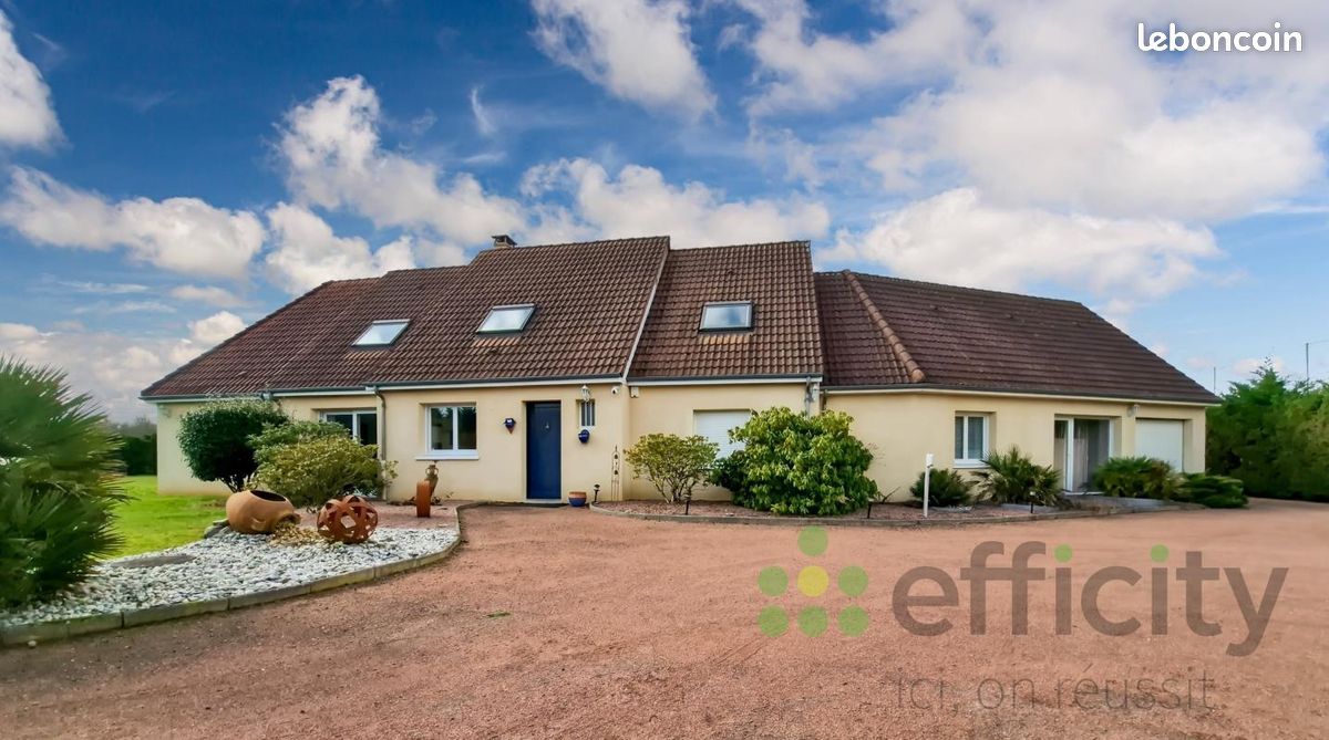Maison 10 pièces 287 m² · à Guécélard · 287 m² · 543 500 €
