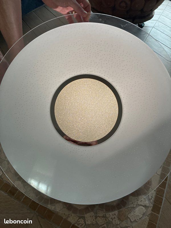 Titre : Plafonnier LED Inspire avec Télécommande (image 1)