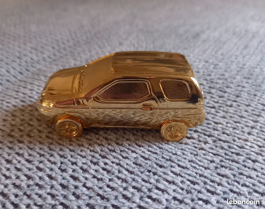 Suzuki Vitara Or Gold (6 cm) (image 1)