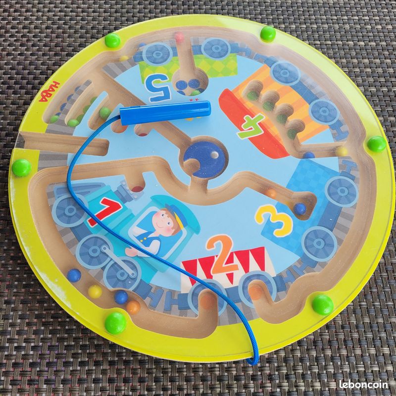 Jeu en bois Labyrinthe magnétique Le petit train de billes (image 1)