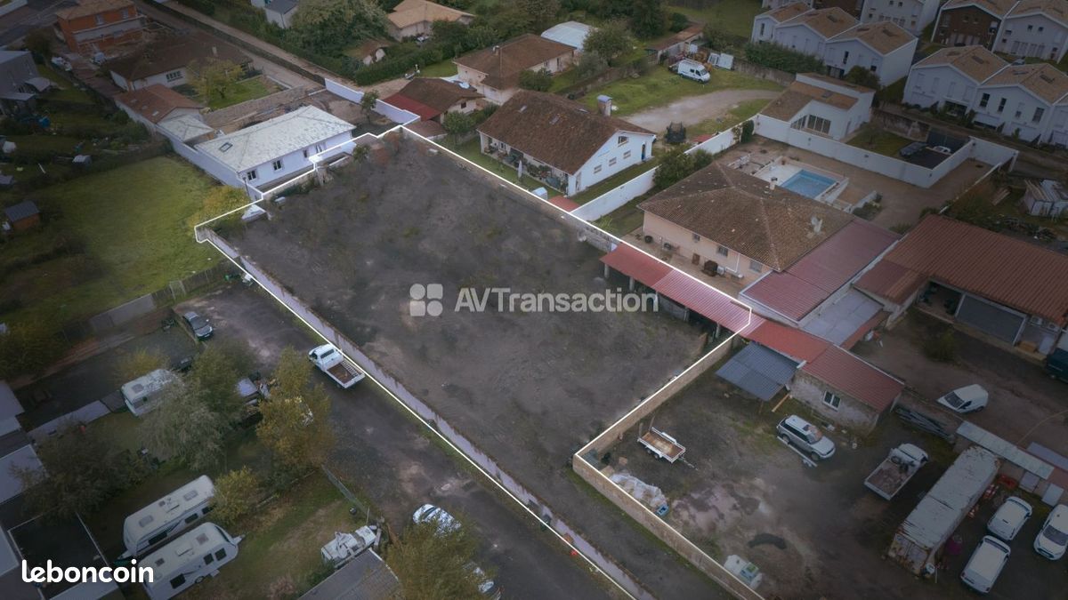 Terrain de 1 878 m² à Eysines · 750 000 €