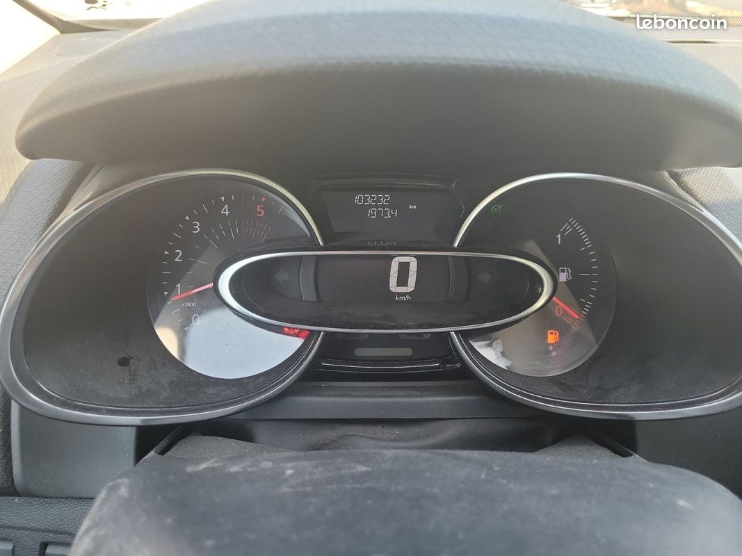 RENAULT CLIO IV 1.5 dCi 90 Energy 82g Zen - Climatisation - GPS - Régulateur - Limiteur de vitesse (image 12)