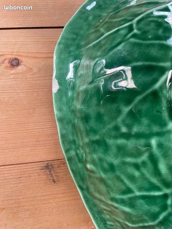 Assiette de 28 cm (11 po.) Feuille de chou vert Portugal Bordallo Pinheiro, faïence verte, poterie de chou - France