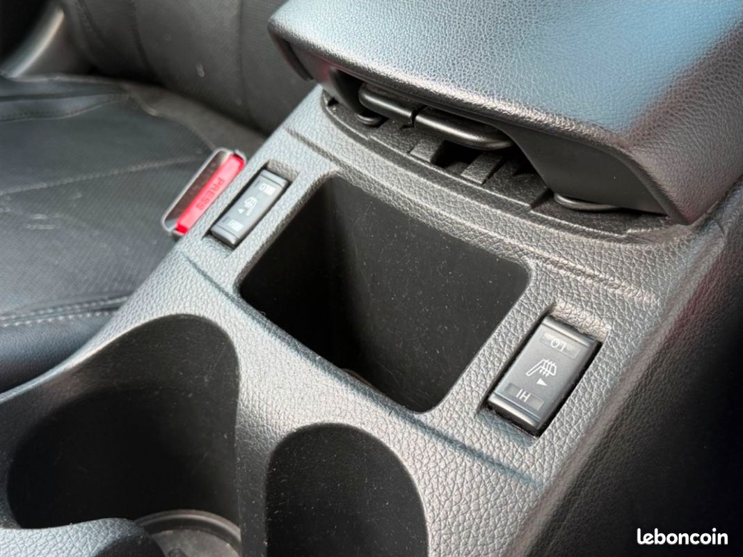 NISSAN Qashqai 1.5 dCi 2WD TEKNA 110 cv / CLIMATISATION - GPS - AIDE AU STATIONNEMENT - CAMERA 360° - REGULATEUR/LIMITEUR DE VITESSE (image 17)