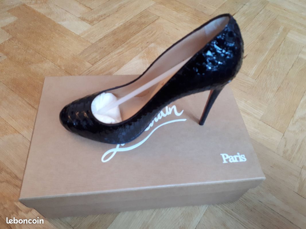 Très beaux escarpins Louboutin, très bon état (image 1)