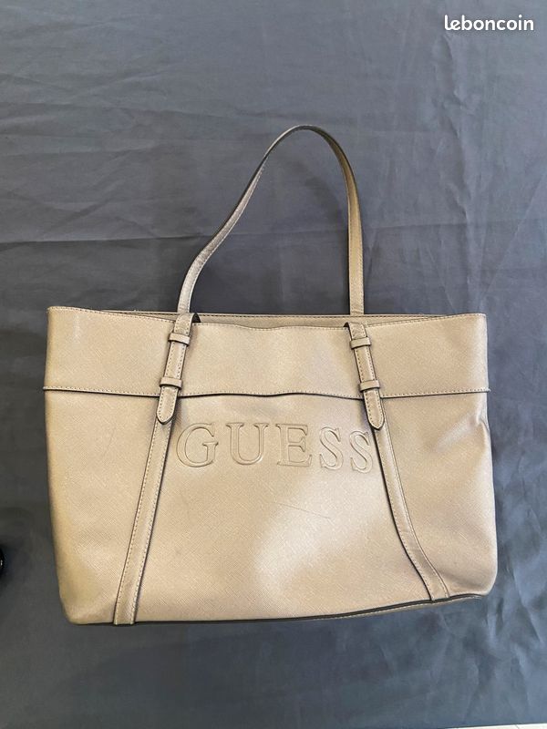 Sac à Main GUESS Grosseto - Taille Medium - Cuir Synthétique Taupe - Neuf Avec Étiquettes - Livraison USA Gratuite