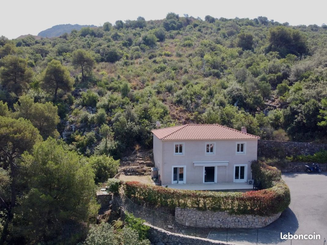 Maison 5 pièces 155 m² · à La Turbie · 155 m² · 3 400 €/mois