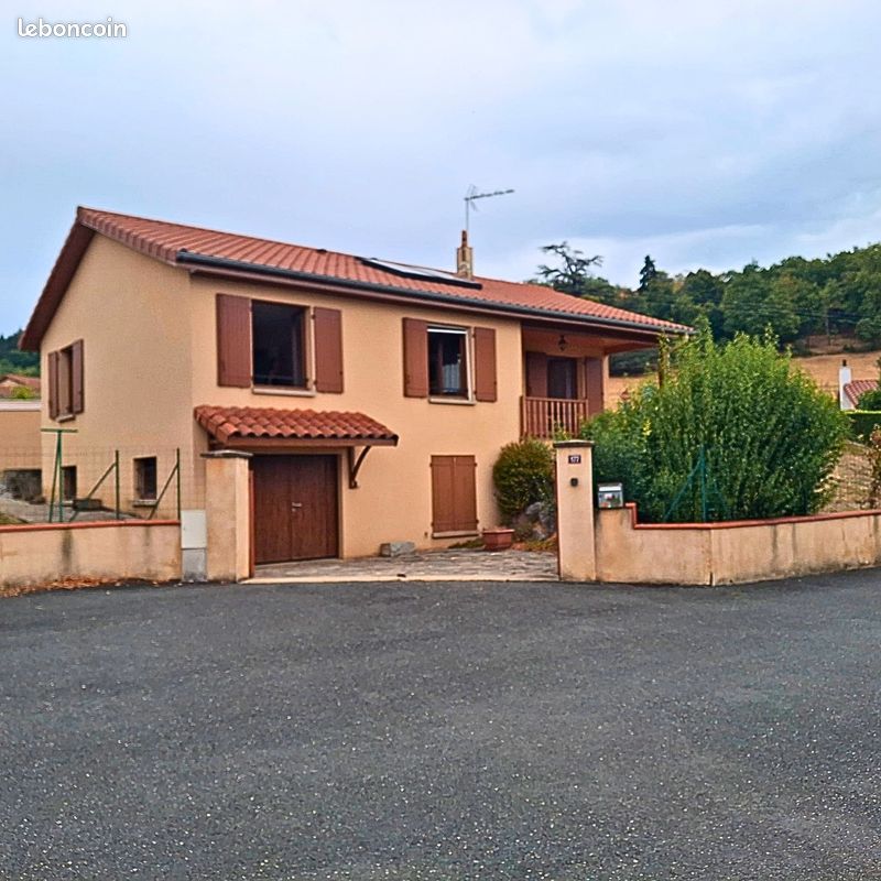 Maison 4 pièces 106 m² · à Bellegarde-en-Forez · 106 m² · 249 000 €