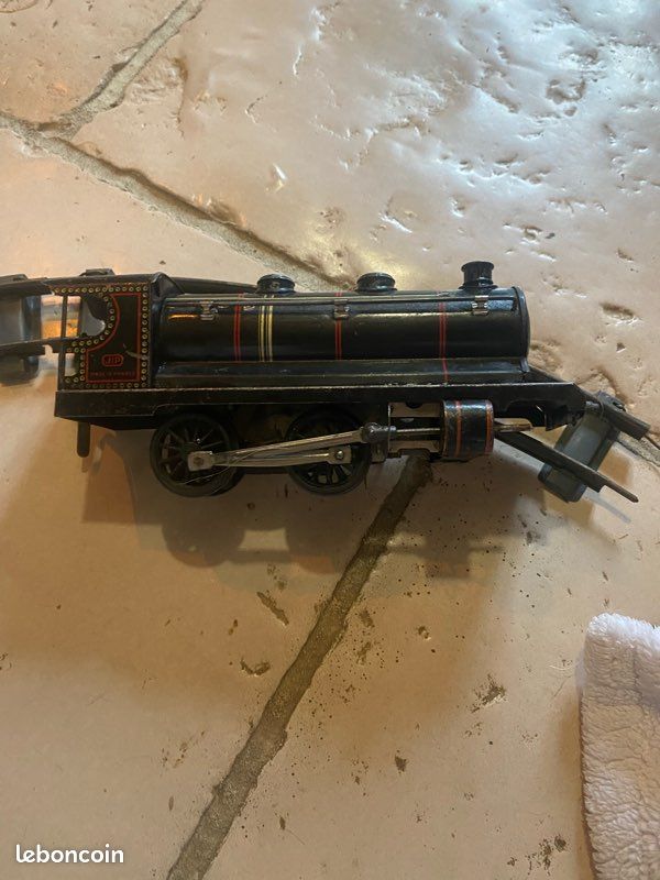 TRAIN MÉCANIQUE JOUEF avec 2 locomotives et 14 rails en métal EUR 40,00