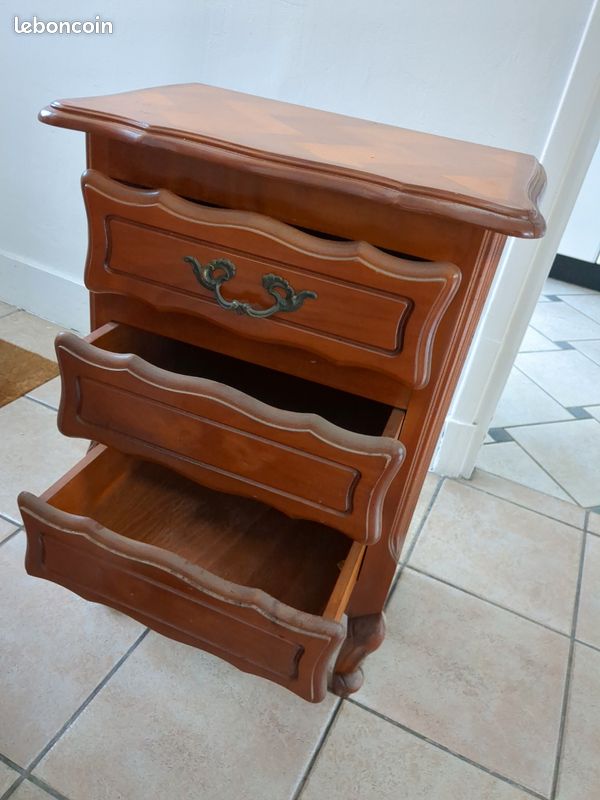 Commode en bois (image 1)