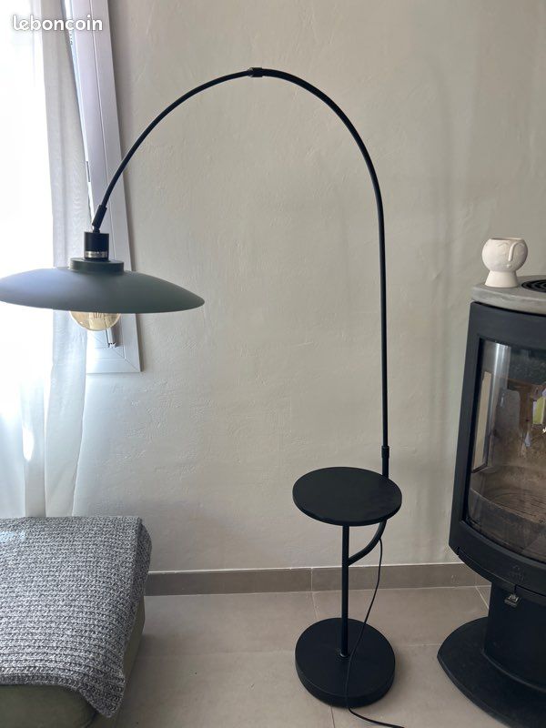 Lampadaire avec tablette (image 5)