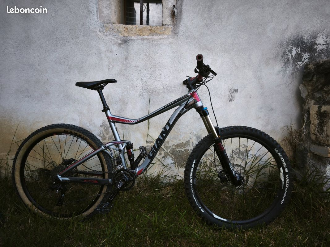 VTT DH giant taille L Vélos