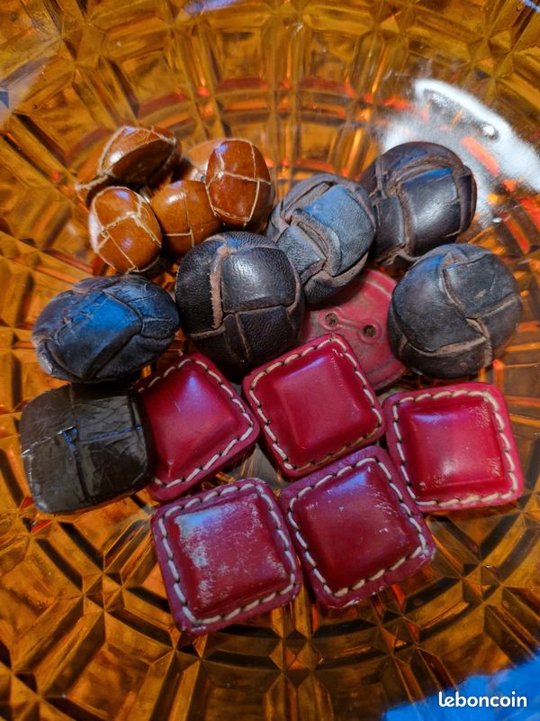 Lot De Boutons Anciens Rouge Résine - Environ 3 Cm, Mercerie Vintage
