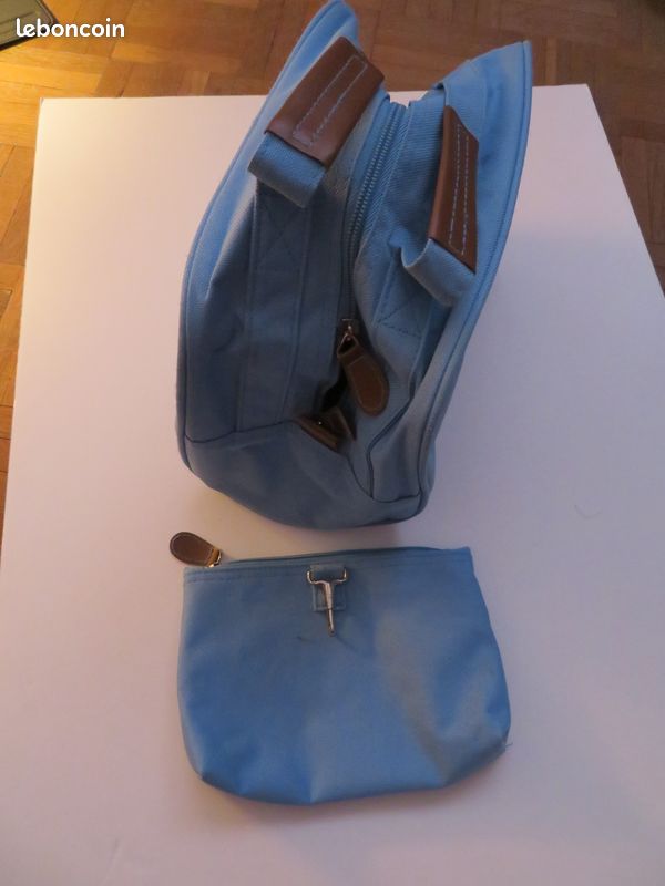 Trousse de toilette bleue (image 1)
