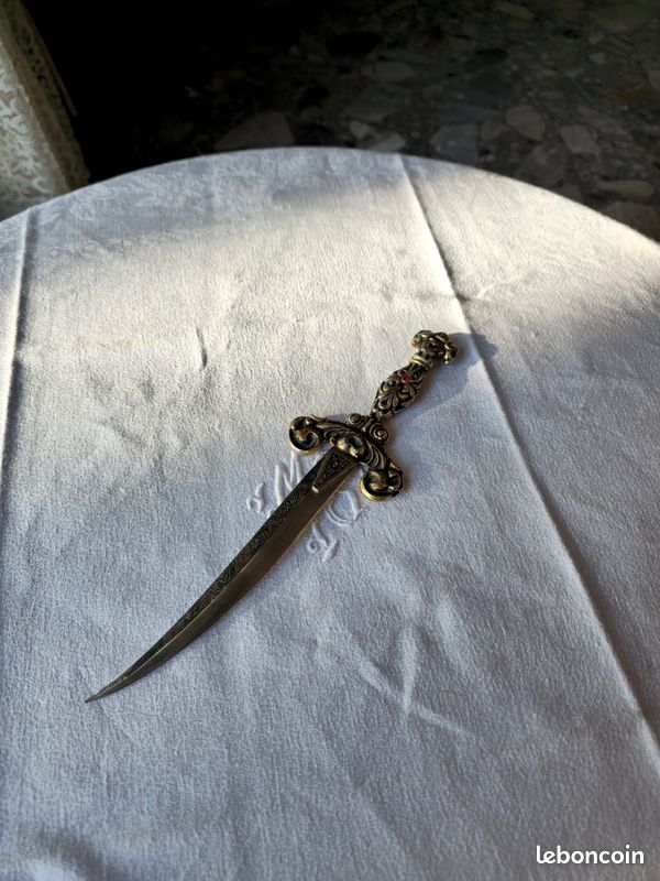 Ancien ouvre-lettre / coupe-papier en forme de dague vintage (image 2)