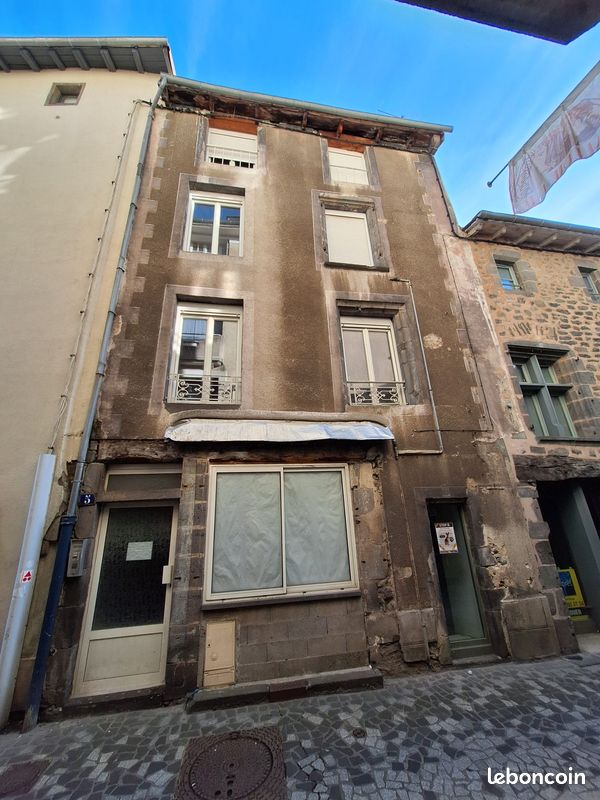 Immeuble 97 m² · à Saint-Flour · 97 m² · 110 000 €