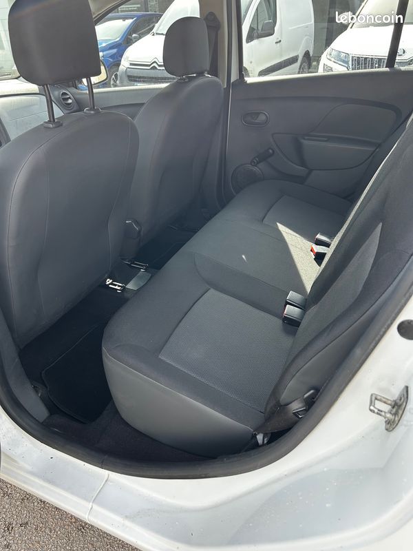 Dacia Sandero Ambiance 1.2 16v 75ch (image 4)