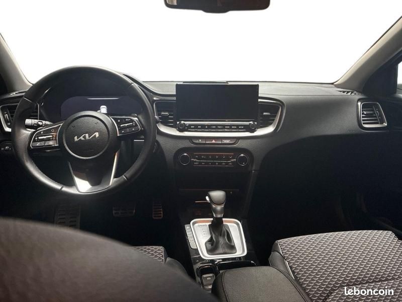 Kia XCeed 1.6 GDi 105ch + Plug-In 60.5ch Black & White Edition DCT6 MY22 (image 10)