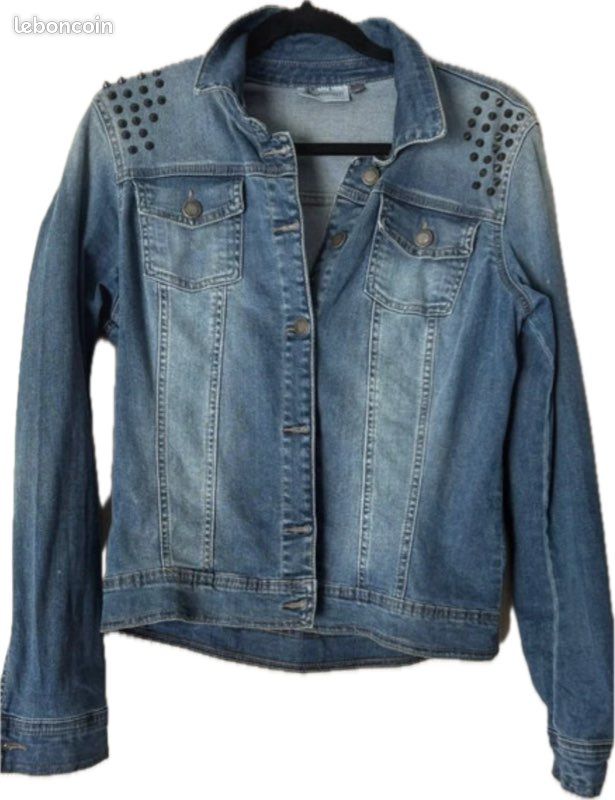 Veste jean cloutée Clous noirs épaules Bleu délavé Taille 42
