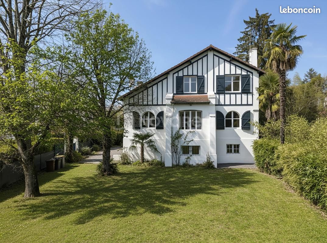 Maison 8 pièces 280 m² · à Pau · 280 m² · 745 000 €