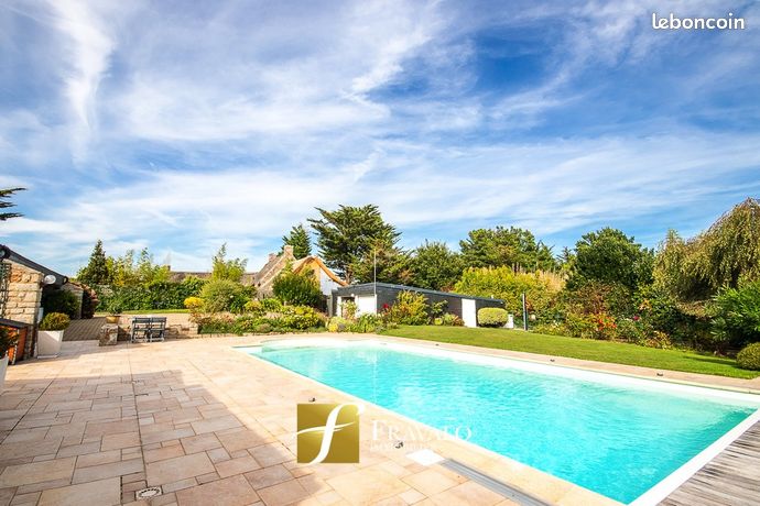 Maison 8 pièces 251 m²