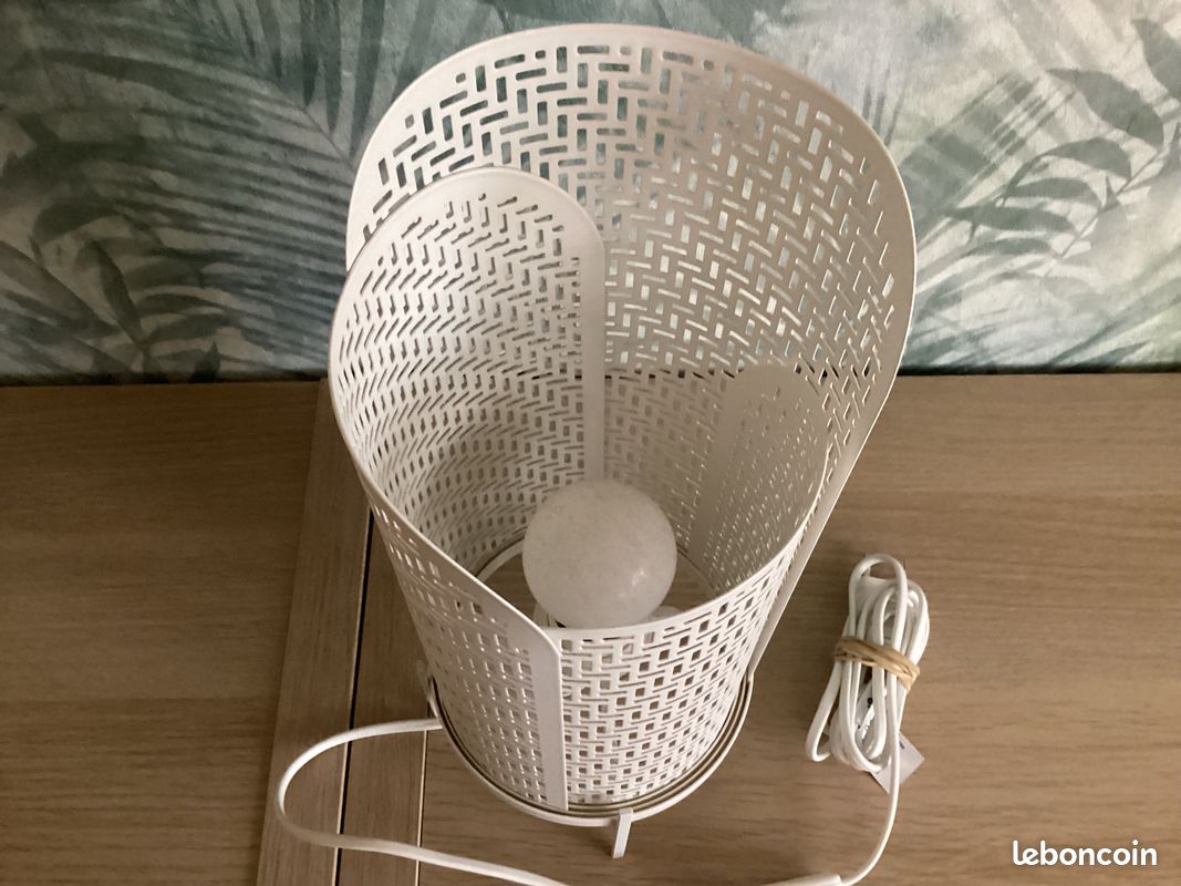 Lampe d’appoint a poser blanche IKEA (image 3)