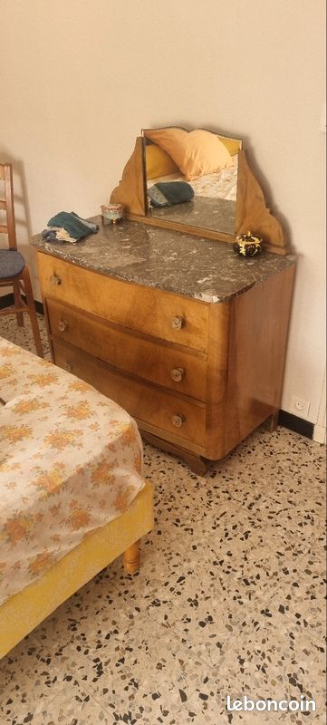 Commode (image 1)
