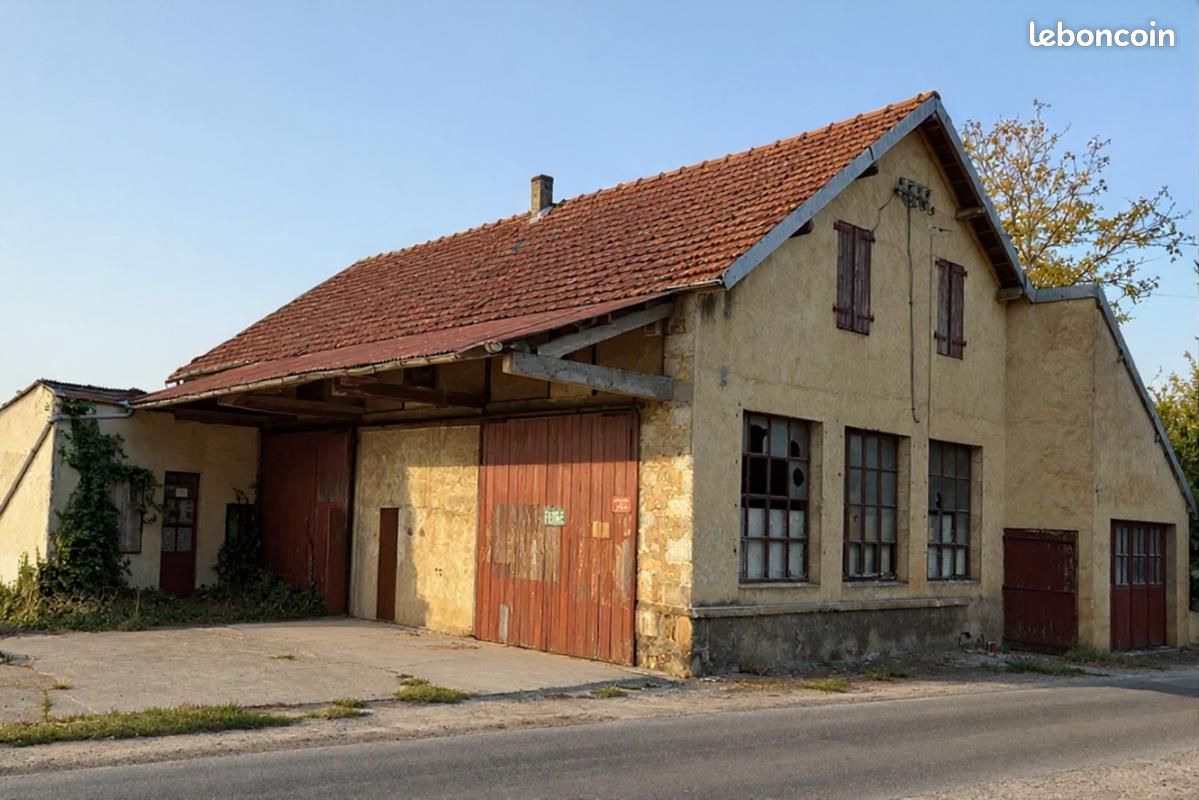 Parking 290 m² · à Masclat · 290 m² · 25 000 €
