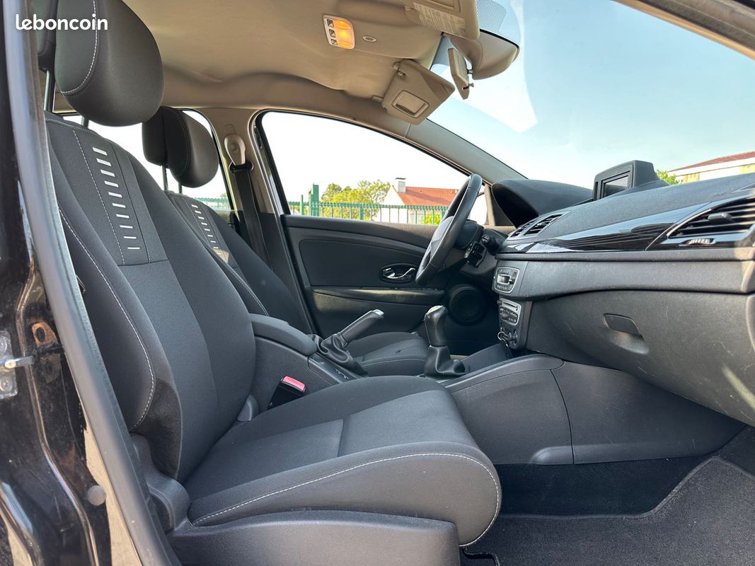 Renault meganeiii 1.5 dci authentique phase 2 2012 (image 8)