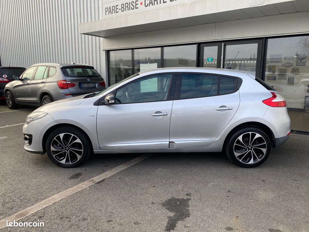 Renault Megane III Berline 5 ptes. 1.2i 130 ch Bose Edition (image 3)