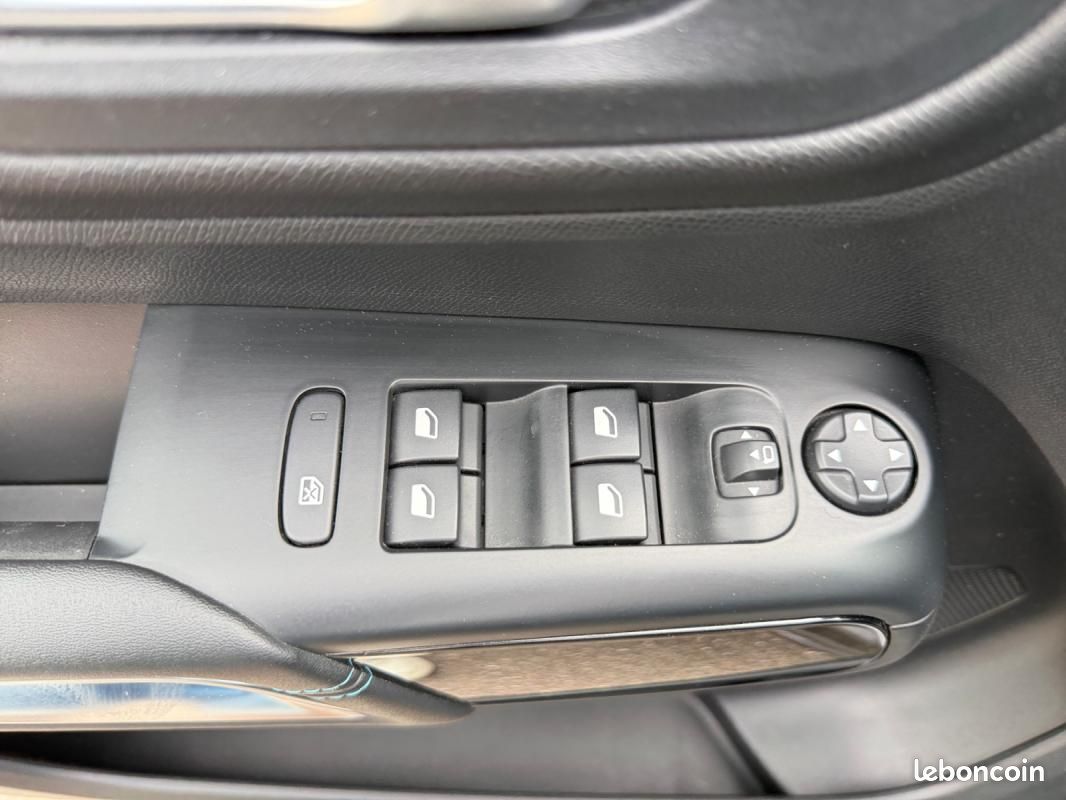 Citroën C5 Aircross (2) 1.6 HYBRIDE RECHARGEABLE 180 FEEL E-EAT8 (image 29)