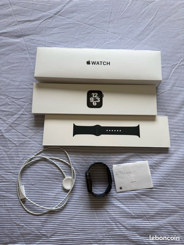 Apple Watch SE 44 mm GPS - Space Gray - Très bon état (image 1)
