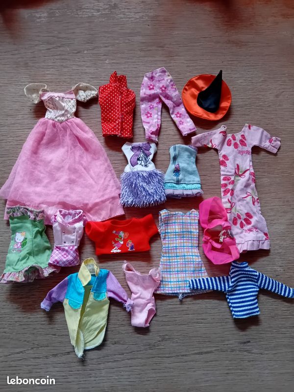 Poupée barbie Vêtement le lot (image 1)