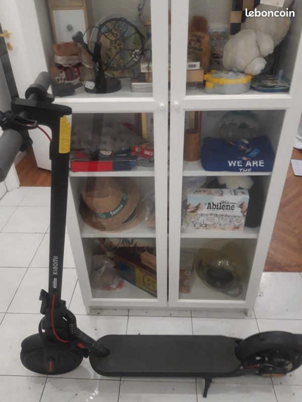 Trottinette électrique XIAOMI Scooter 4 – Très bon état – 290 (image 1)