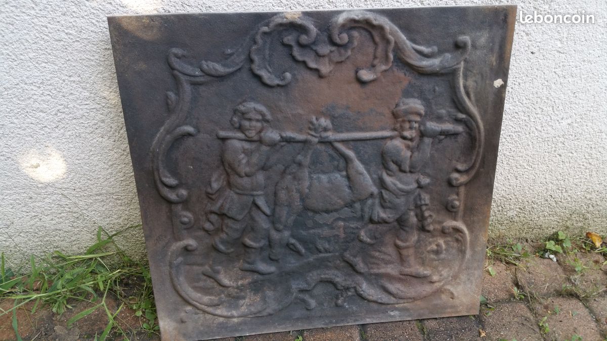 Plaque en fonte decorée (image 1)