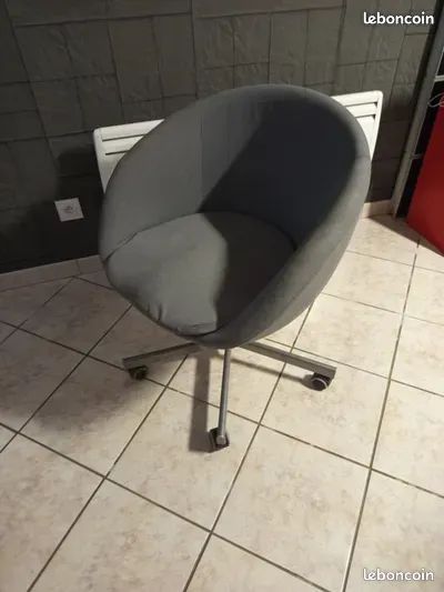 Chaise de bureau avec roulettes (image 1)