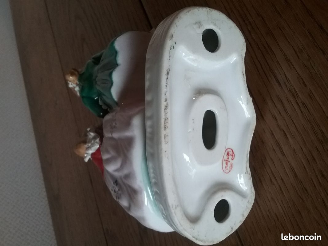 Couple de marquis en porcelaine (image 3)