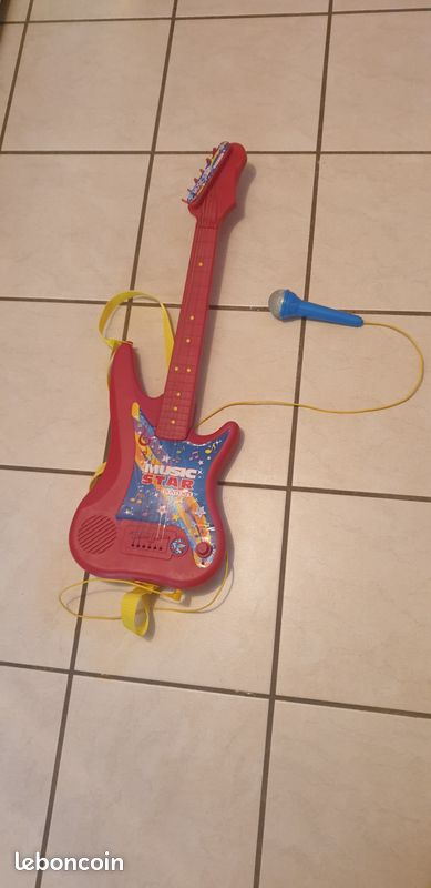 Guitare et son micro (image 1)