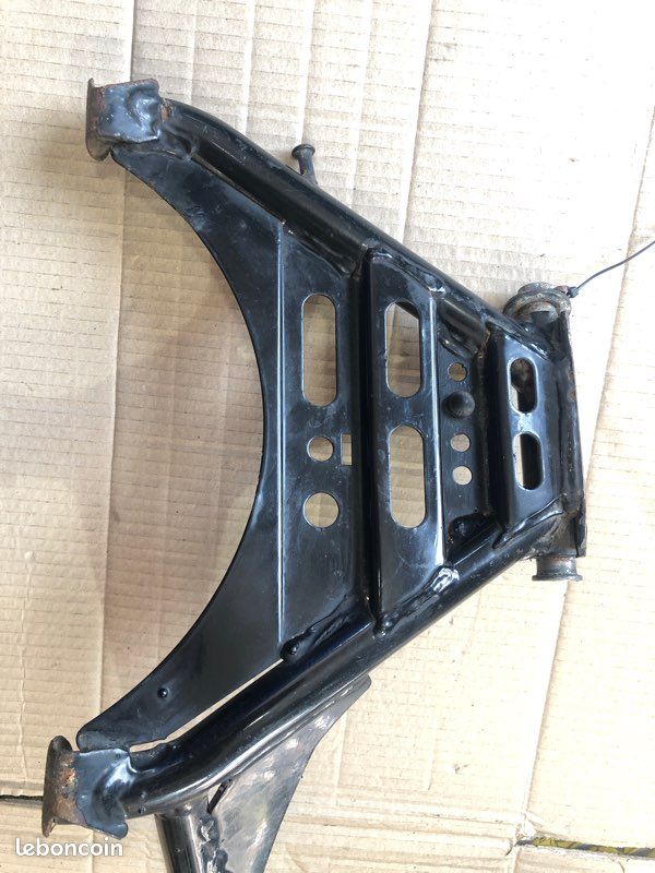 Béquille centrale origine Suzuki burgman 126 (image 3)