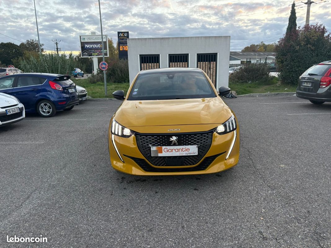 Peugeot 208 GT Line (image 2)