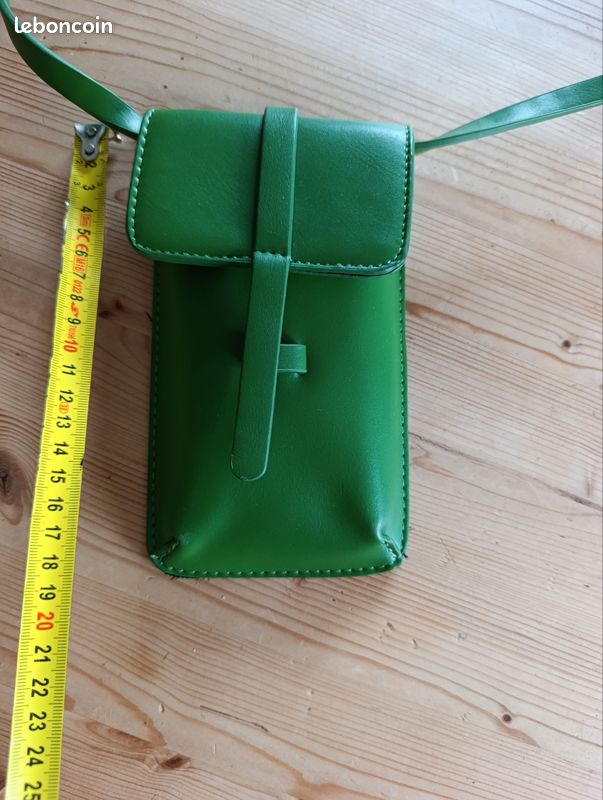 Sac pochette bandoulière verte en cuir Accessoires Bagagerie