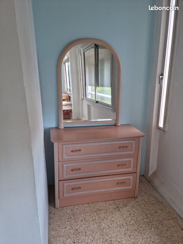 Commode (image 1)